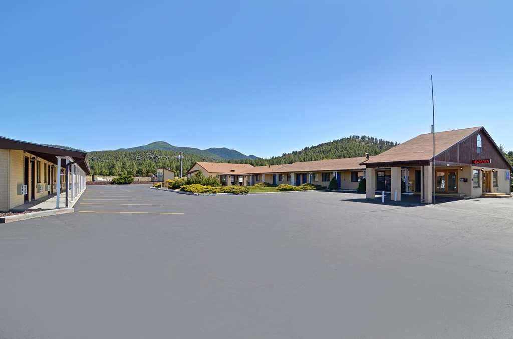 Super 8 By Wyndham Williams West Route 66 - Grand Canyon Area Exteriör bild